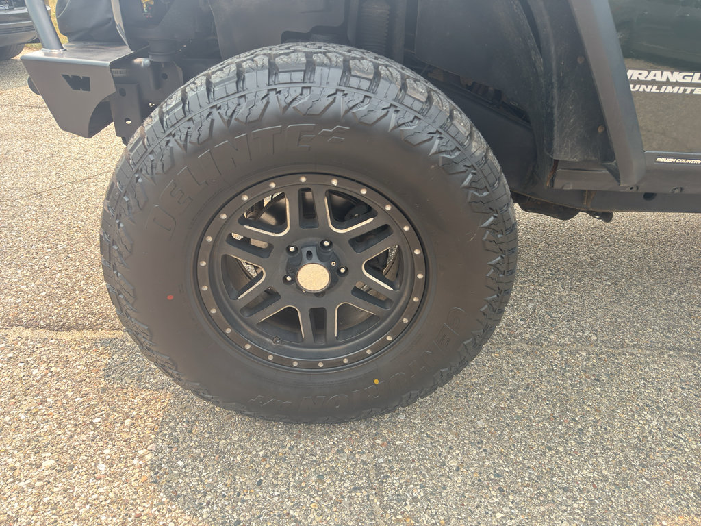 Used 2011 Jeep Wrangler Unlimited Rubicon w/ Connectivity Group AWD/4WD image 8