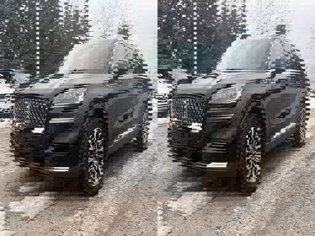 Used 2023 Lincoln Aviator AWD w/ Premium Package image 3