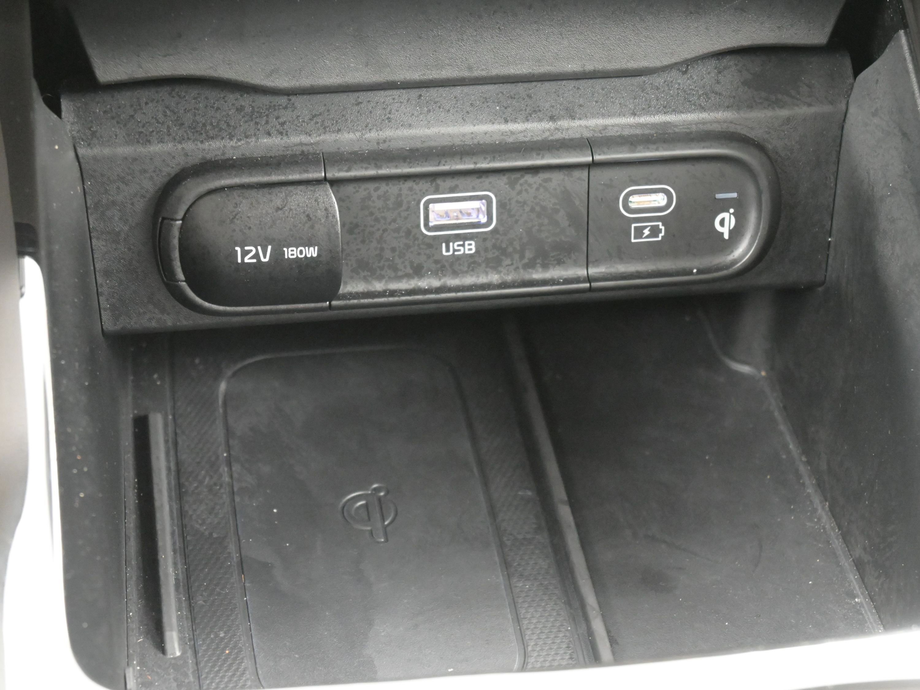 Used 2024 Kia Telluride EX w/ EX Captain's Chair Package image 36