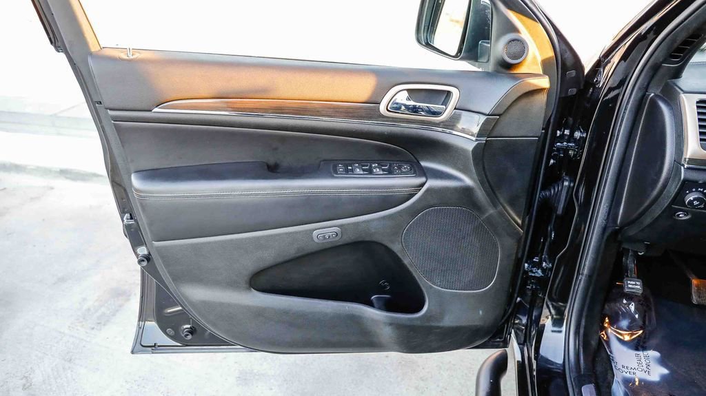 Used 2015 Jeep Grand Cherokee Overland image 25
