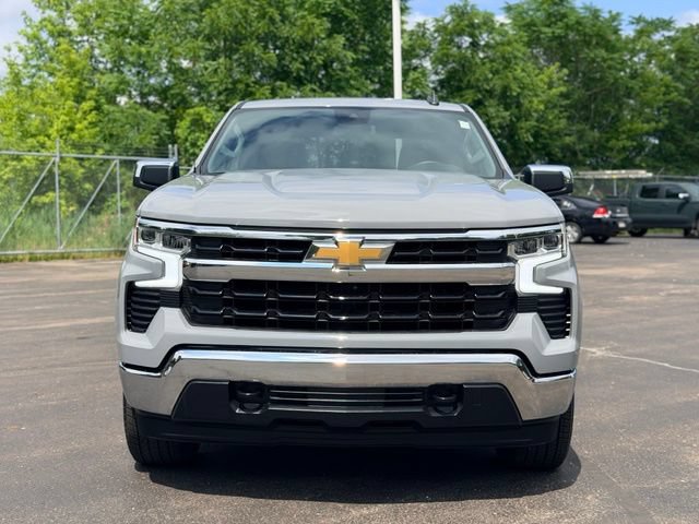 Used 2024 Chevrolet Silverado 1500 LT AWD/4WD image 3