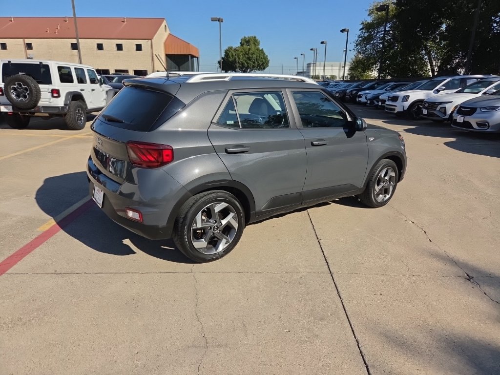 Used 2025 Hyundai Venue SEL FWD image 7