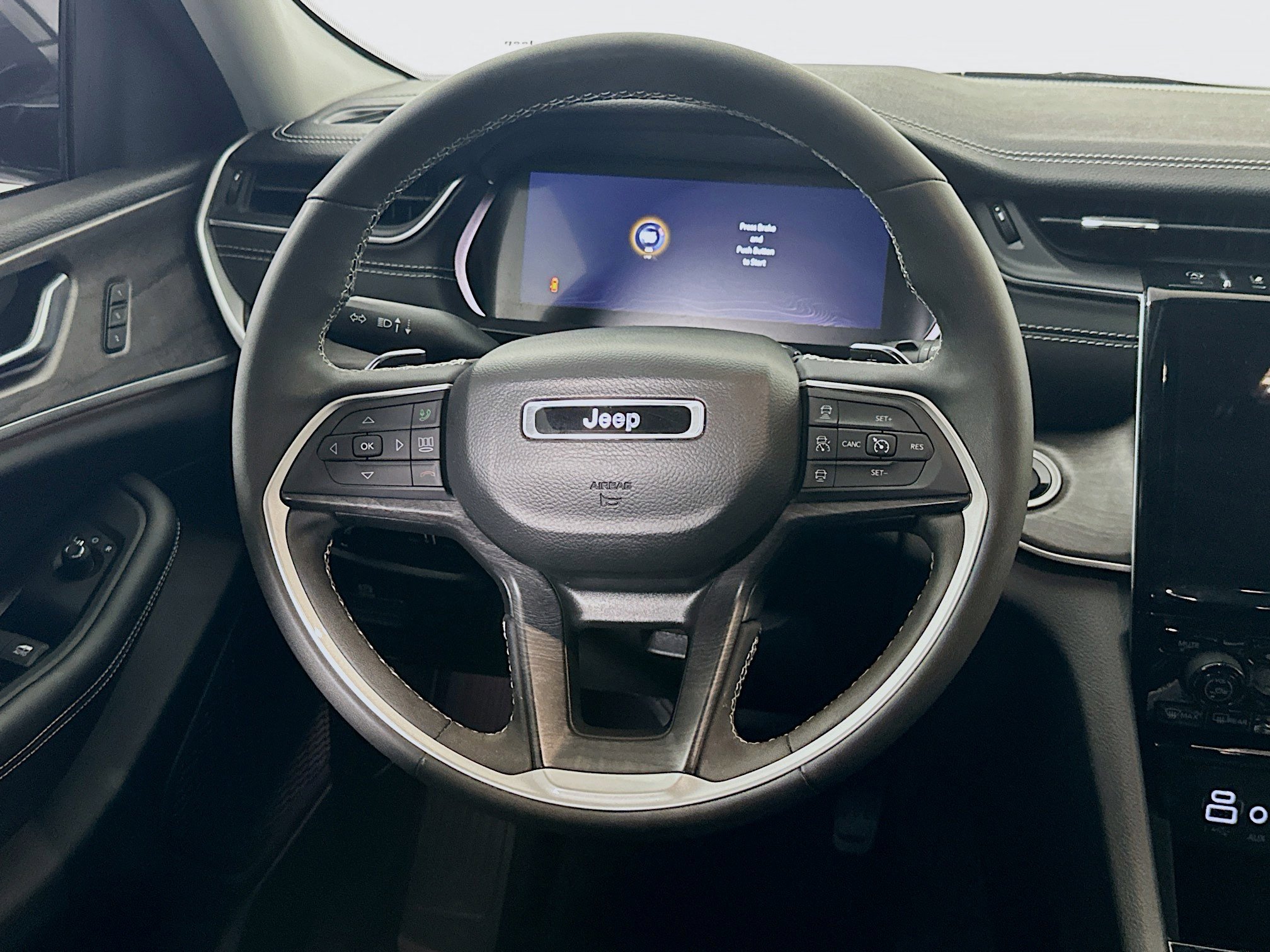 Used 2023 Jeep Grand Cherokee L Limited image 18