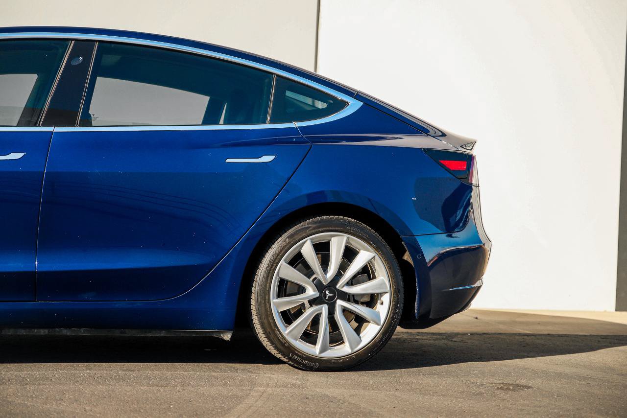 Used 2018 Tesla Model 3 Mid Range RWD image 40