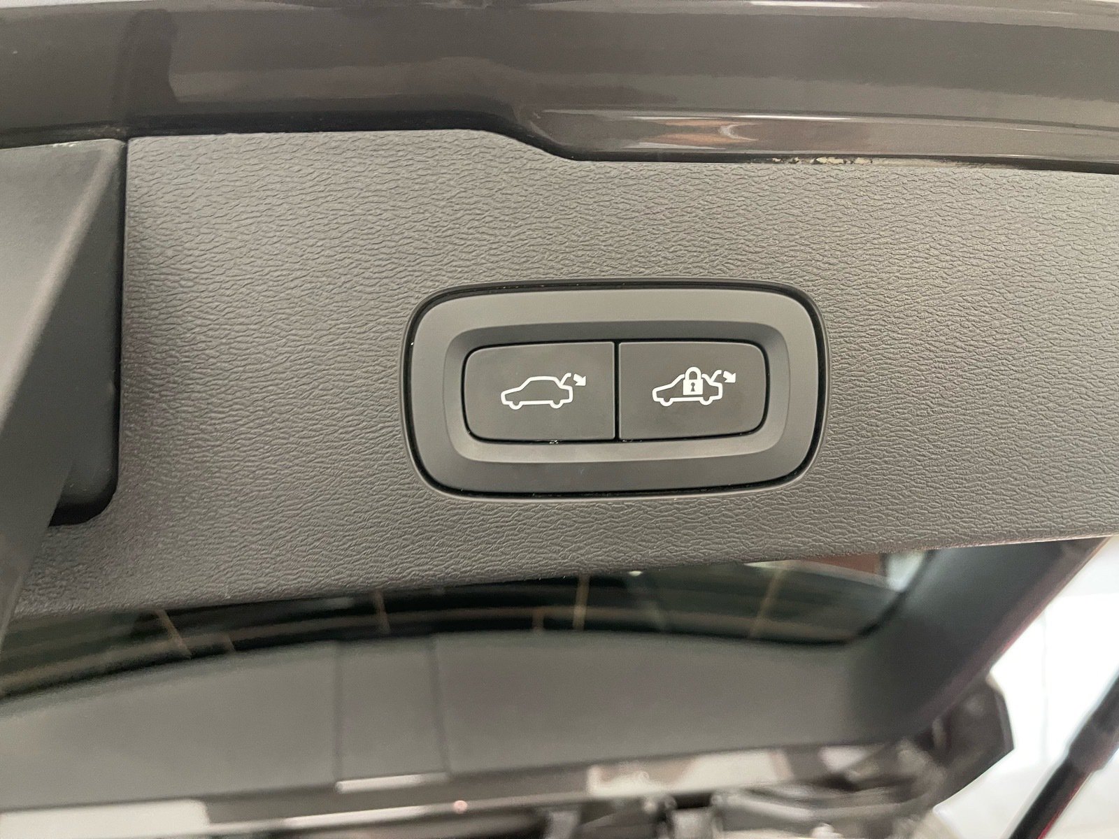 Used 2024 Volvo V60 B5 Cross Country Ultimate AWD/4WD image 36