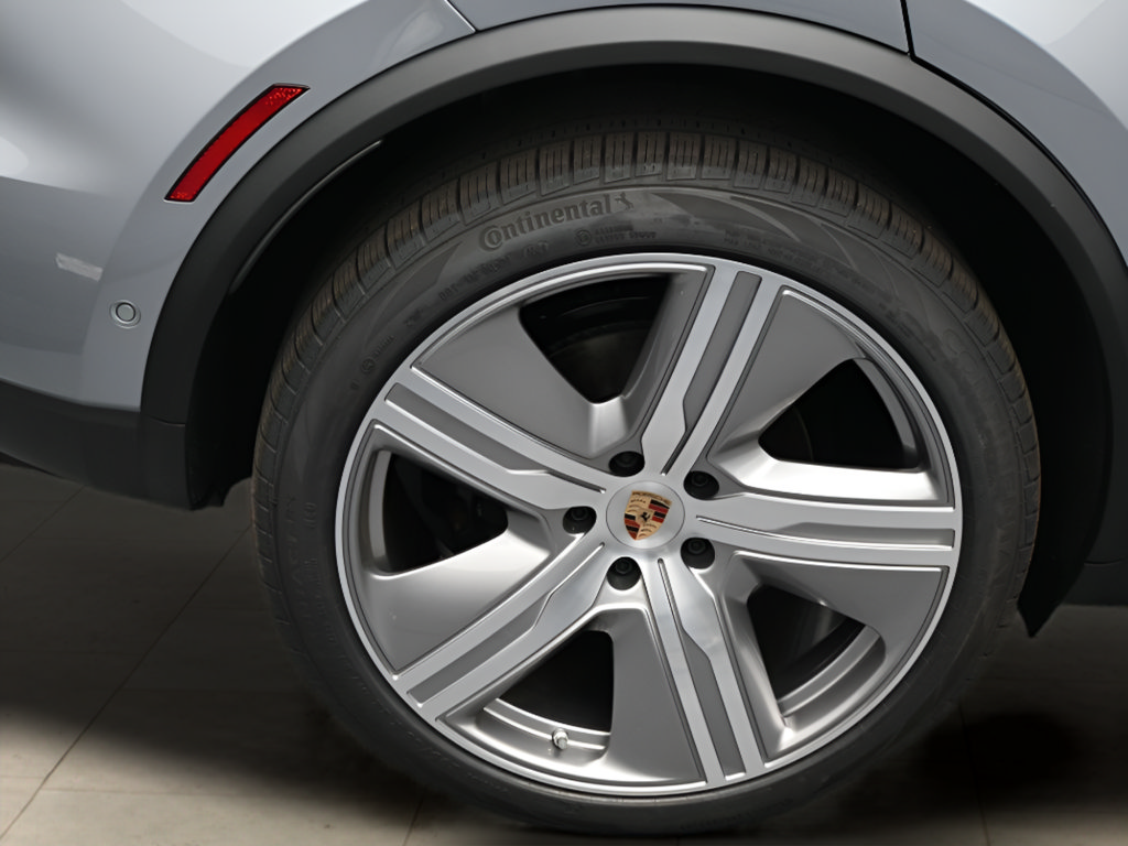 New 2025 Porsche Macan 4 Electric AWD/4WD image 13