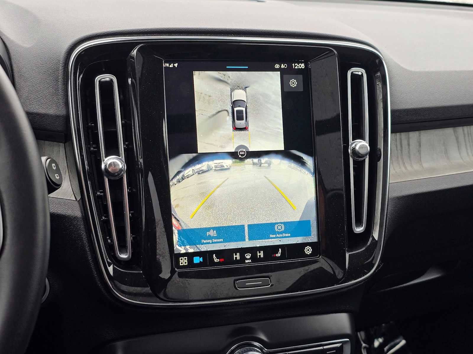 Used 2025 Volvo XC40 B5 Plus AWD/4WD image 23