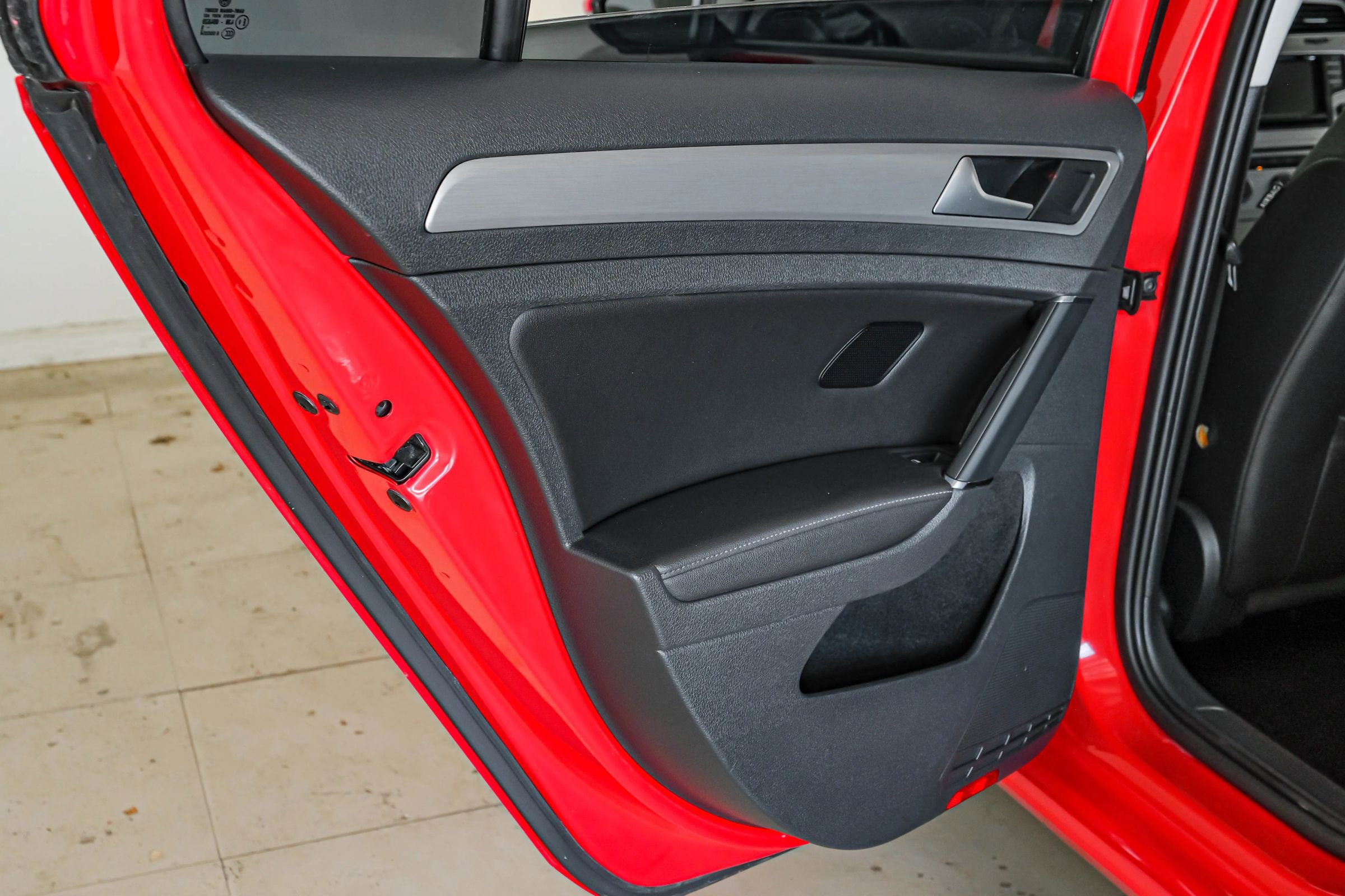 Used 2015 Volkswagen Golf SE image 37