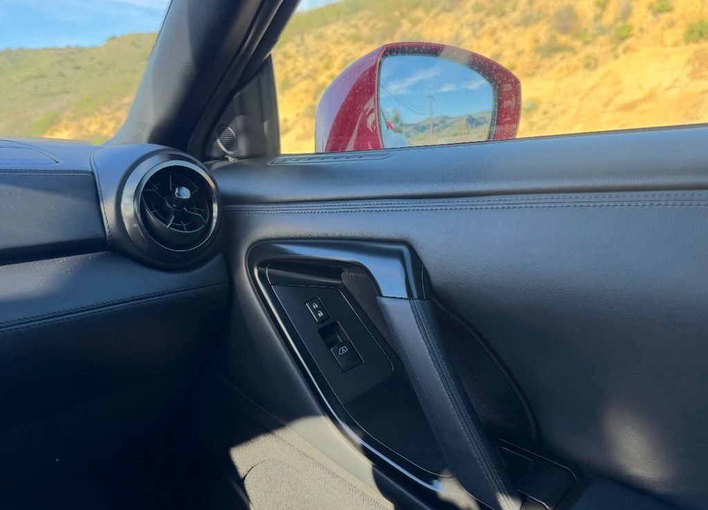 Used 2019 Nissan GT-R Premium image 16