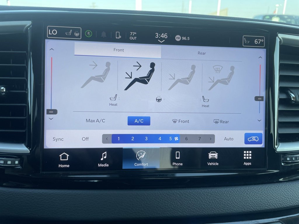 Used 2024 Chrysler Pacifica Touring-L image 18