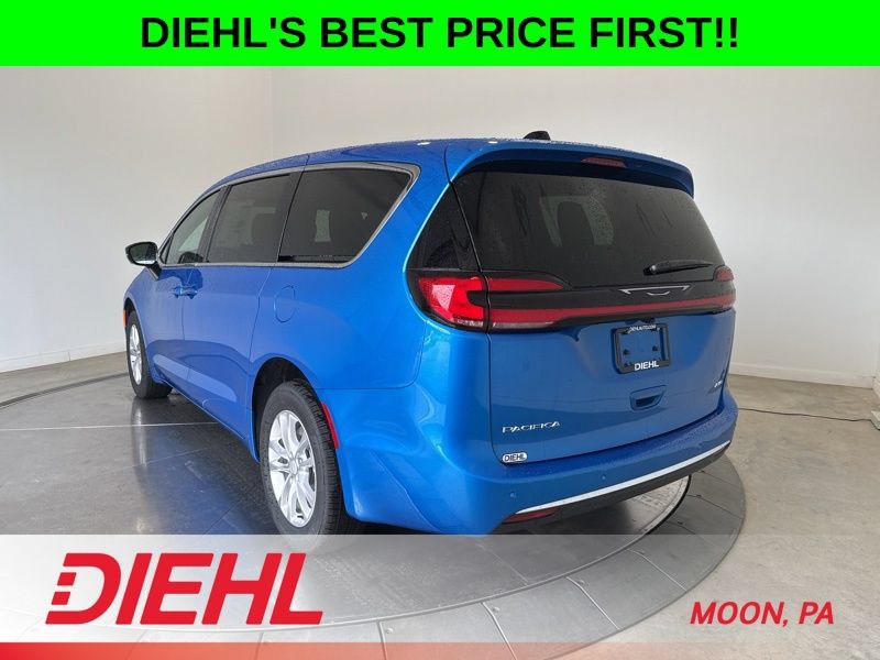 New 2027 Chrysler Pacifica Select AWD/4WD image 5