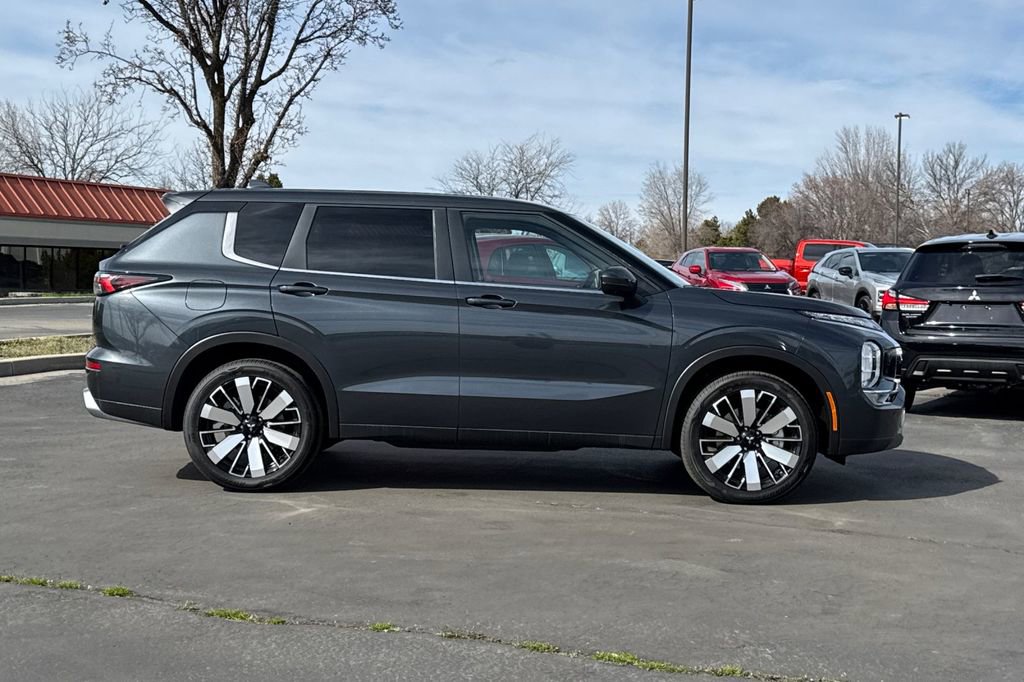 New 2026 Mitsubishi Outlander SE AWD/4WD image 3
