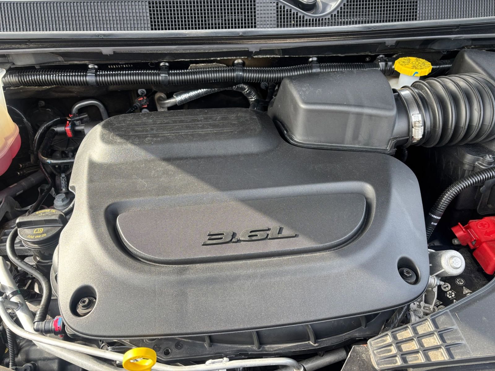 Used 2025 Chrysler Pacifica Limited image 37