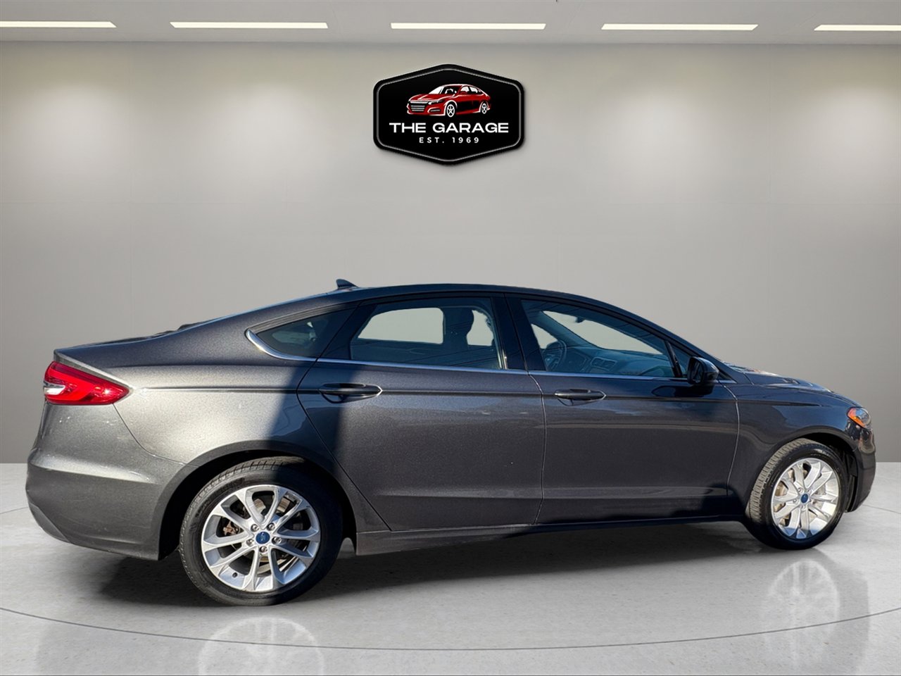 Used 2020 Ford Fusion SE image 9