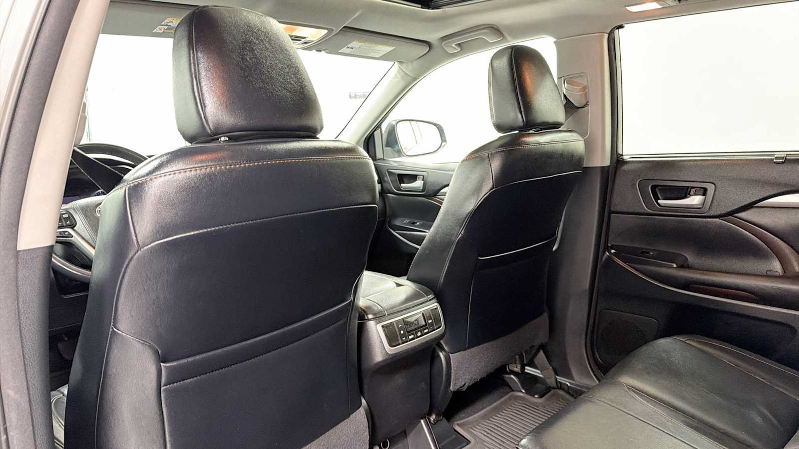 Certified 2016 Toyota Highlander XLE AWD/4WD image 27