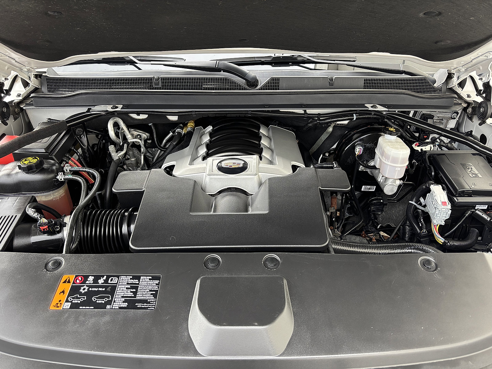 Used 2020 Cadillac Escalade Luxury image 10