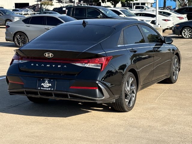 Used 2025 Hyundai Elantra SEL FWD image 4