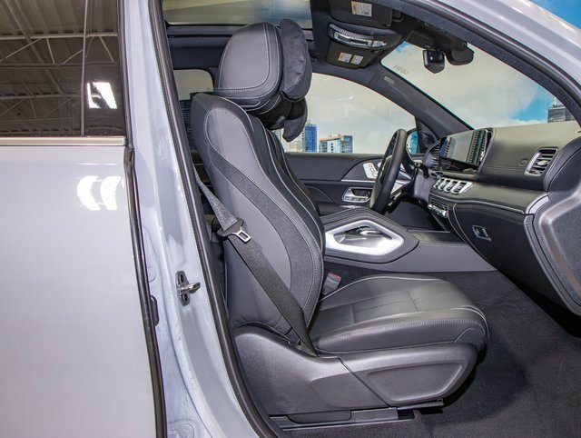 Certified 2025 Mercedes-Benz GLS 580 4MATIC image 22