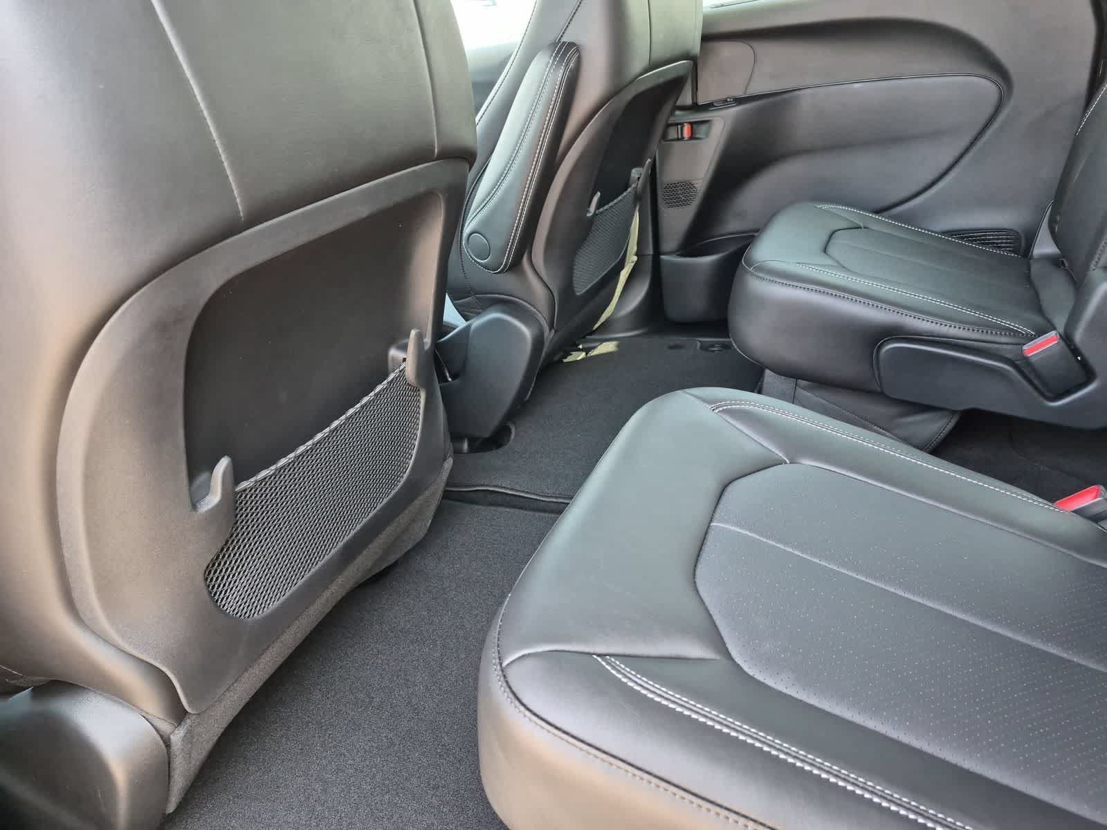 New 2027 Chrysler Pacifica LX FWD image 17