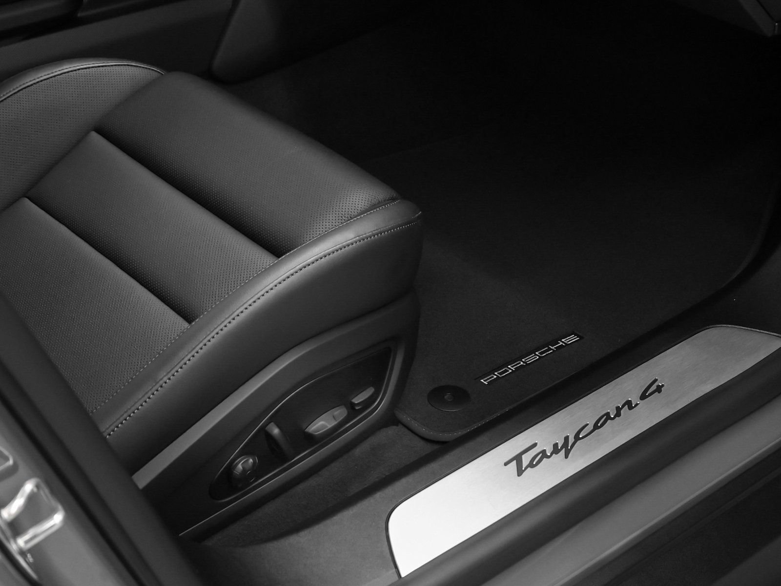 New 2025 Porsche Taycan image 22