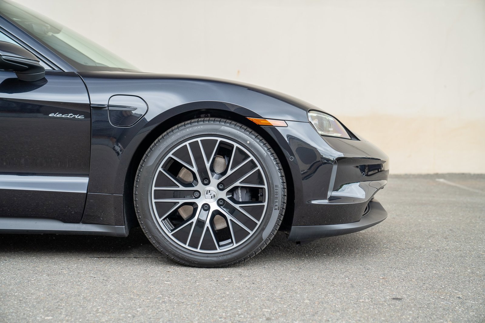 Certified 2025 Porsche Taycan AWD/4WD image 9