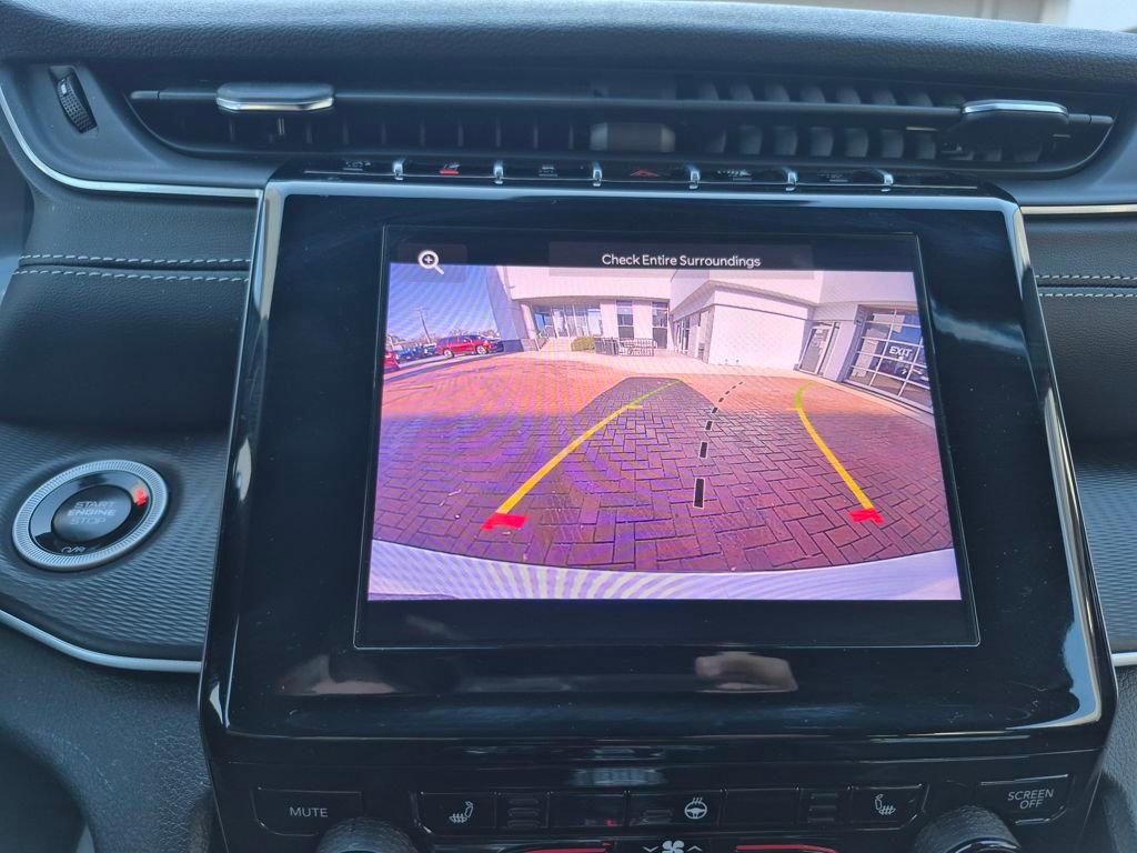 Used 2025 Jeep Grand Cherokee L Altitude image 16