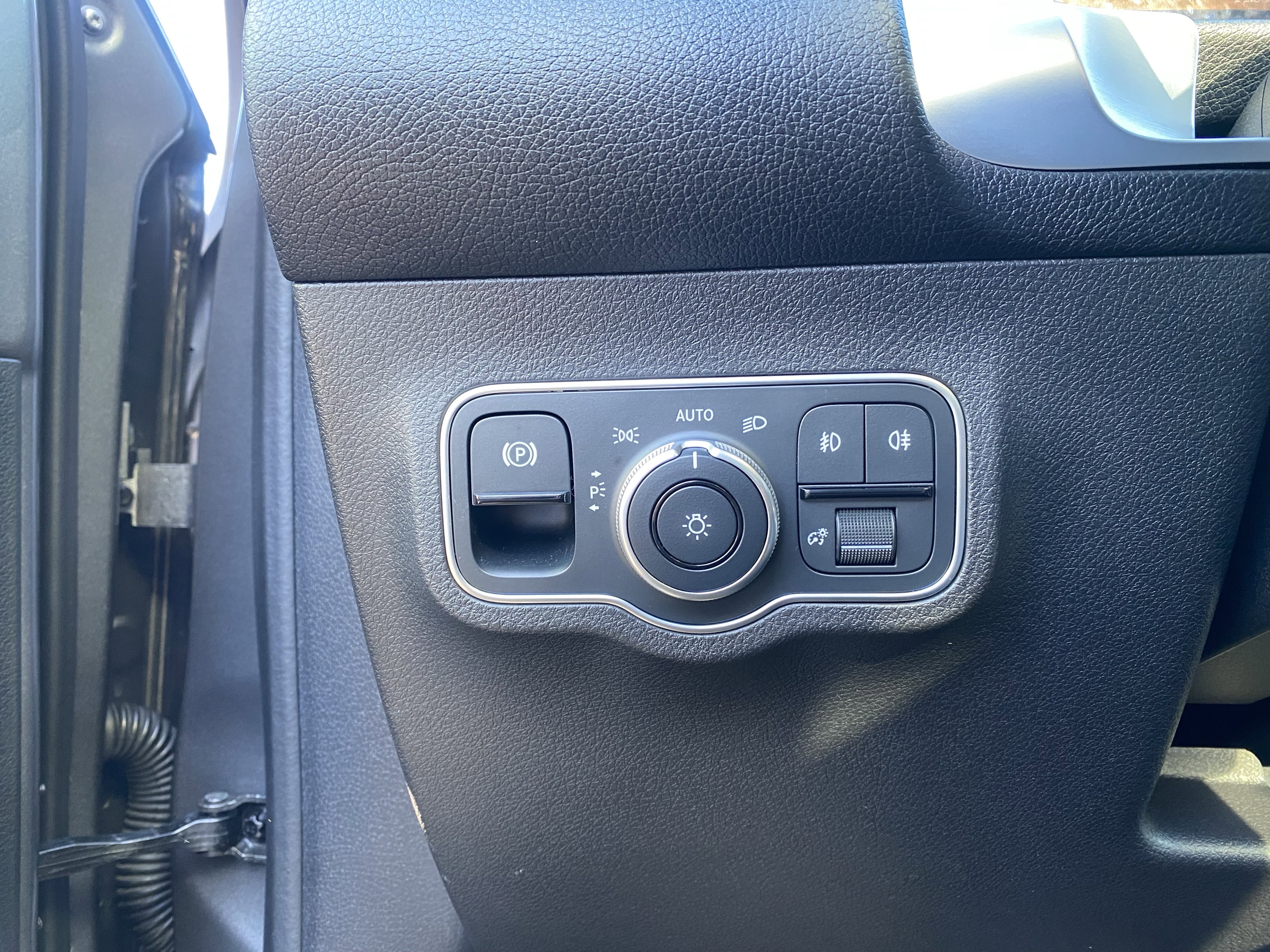 Used 2025 Mercedes-Benz GLB 250 4MATIC image 15