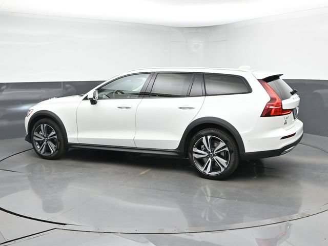 New 2026 Volvo V60 B5 Cross Country Plus w/ Climate Package AWD/4WD image 7