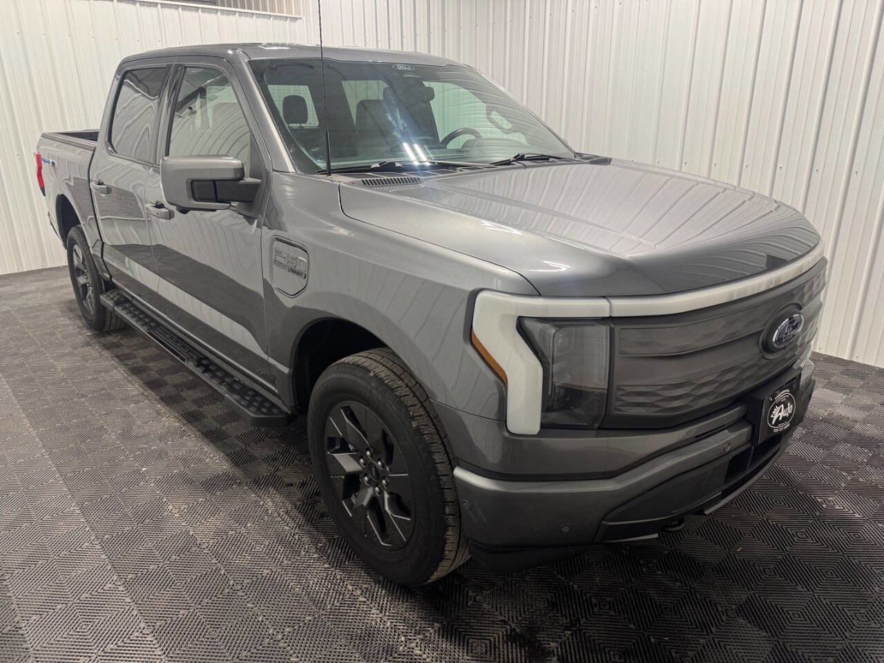 Used 2022 Ford F150 Lightning Lariat image 2
