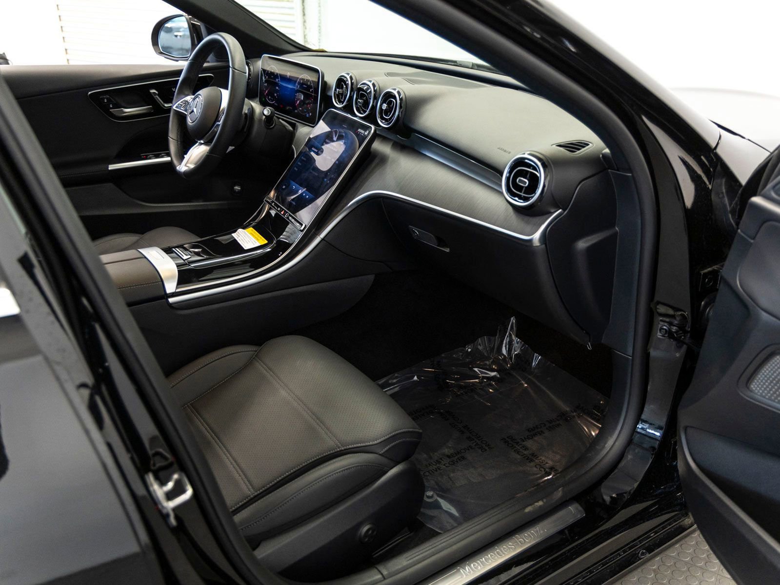 Used 2025 Mercedes-Benz C 300 Sedan image 29