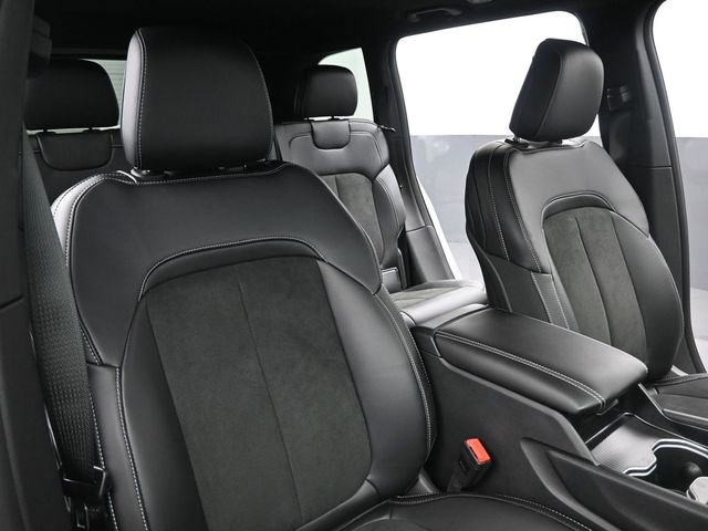 New 2025 Jeep Grand Cherokee Altitude image 17