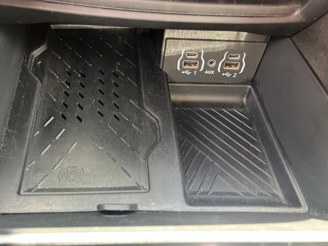 Used 2025 Chrysler Pacifica Limited FWD image 25