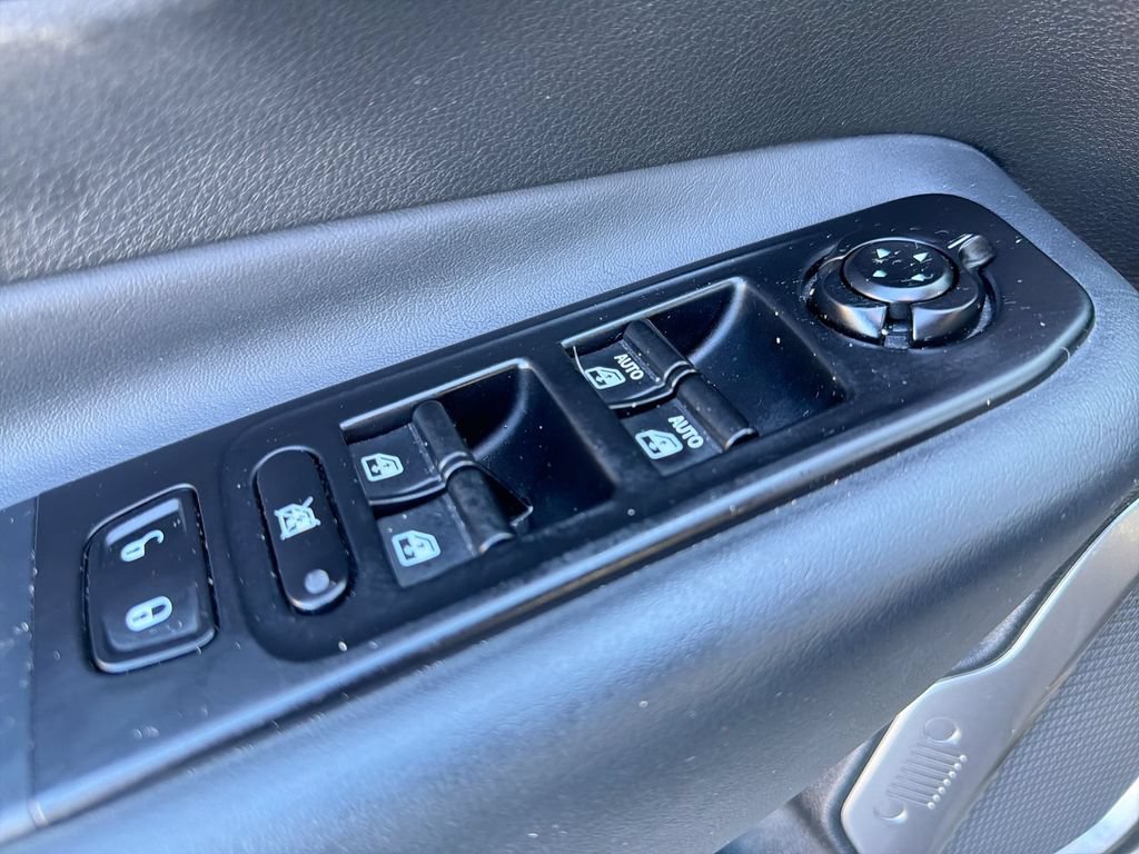Certified 2022 Jeep Renegade Latitude AWD/4WD image 14