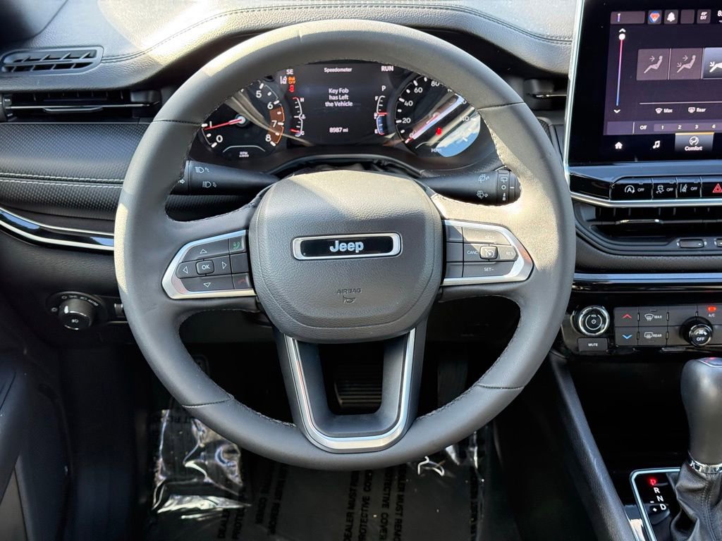 Used 2023 Jeep Compass Latitude AWD/4WD image 21