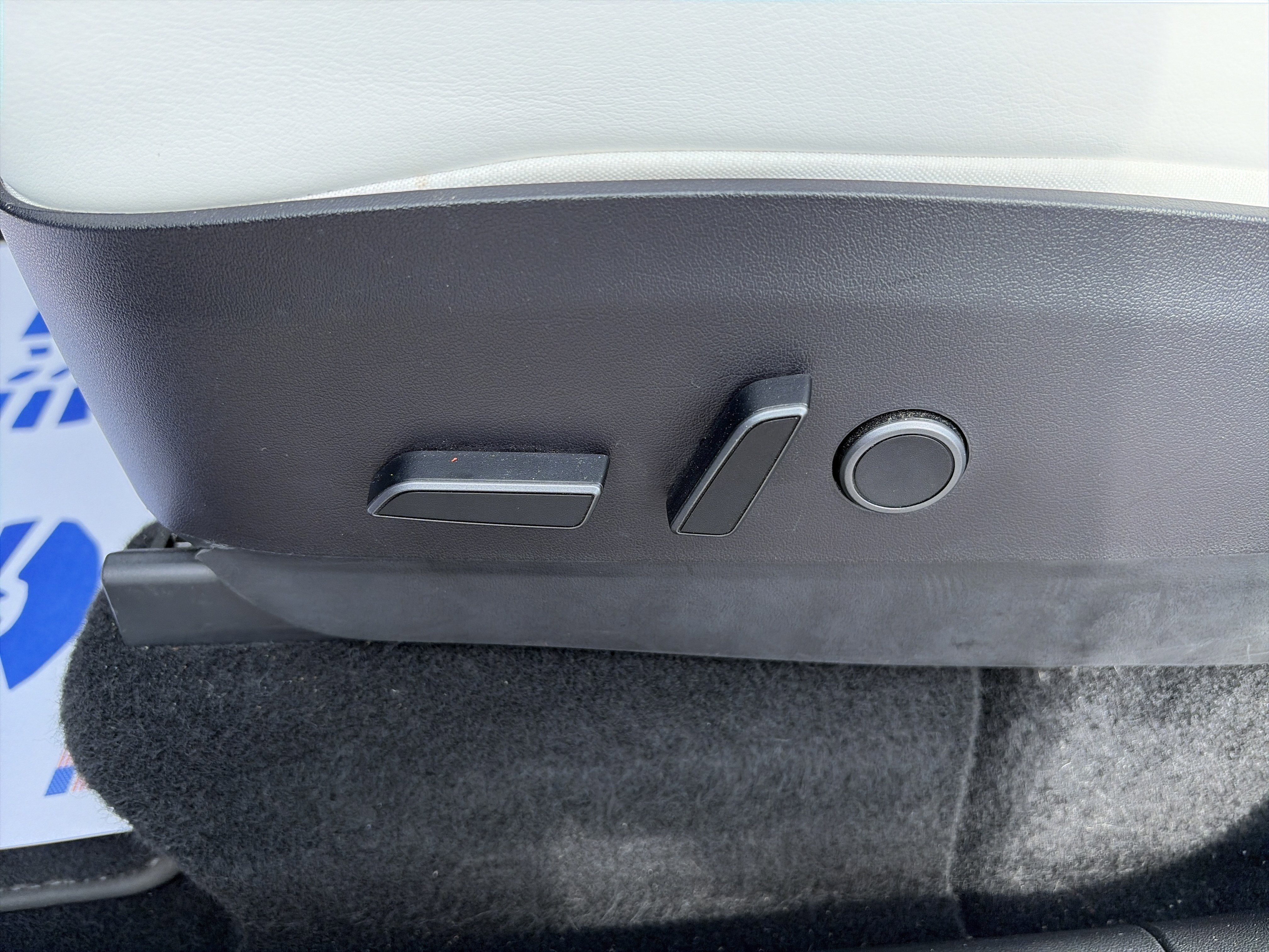 Used 2022 Tesla Model Y Long Range image 15
