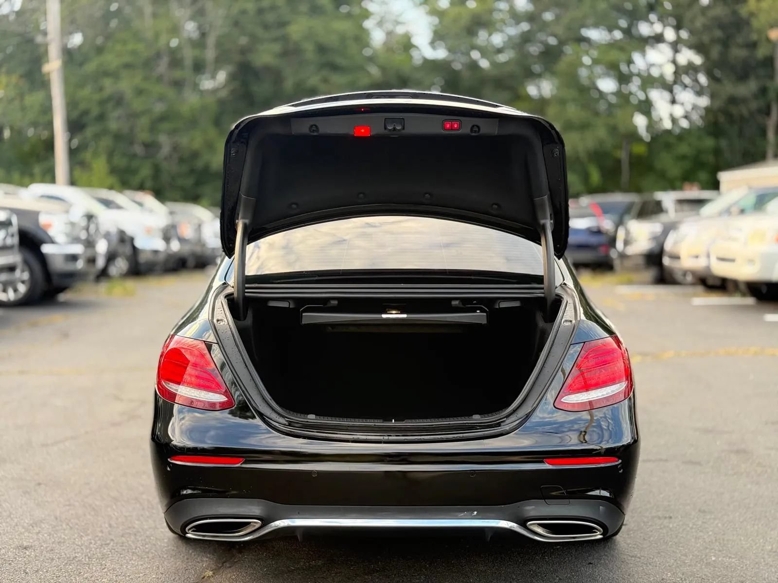 Used 2019 Mercedes-Benz E 300 4MATIC image 8