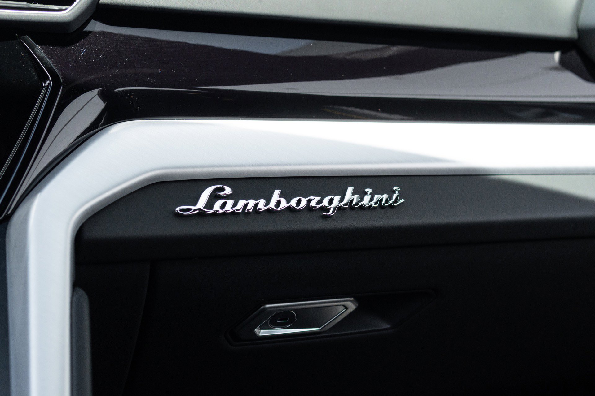 Used 2022 Lamborghini Urus AWD/4WD image 44
