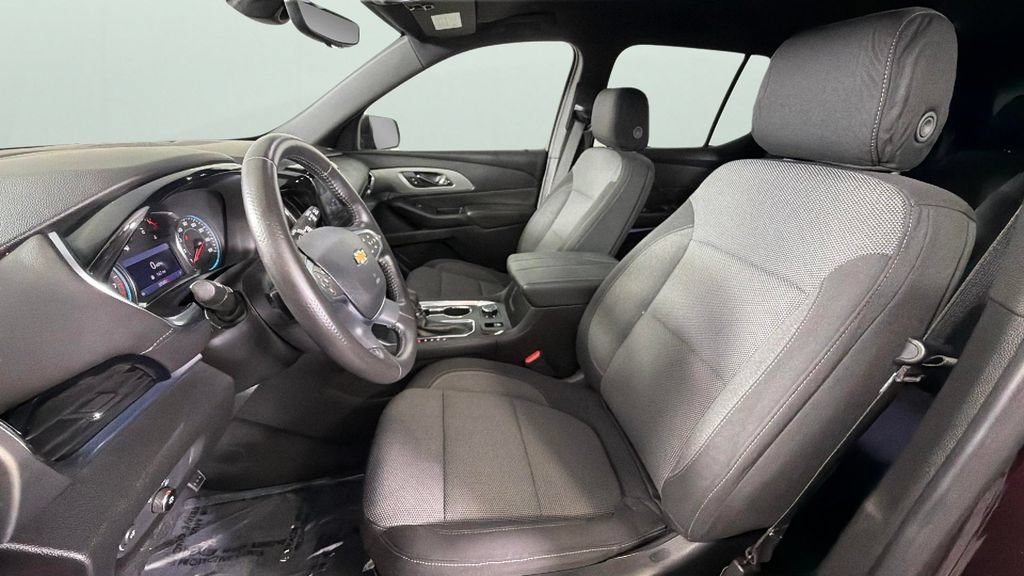 Used 2022 Chevrolet Traverse LT FWD image 17