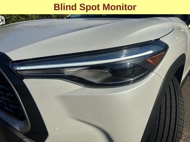 Certified 2025 Toyota Corolla Cross XLE image 6