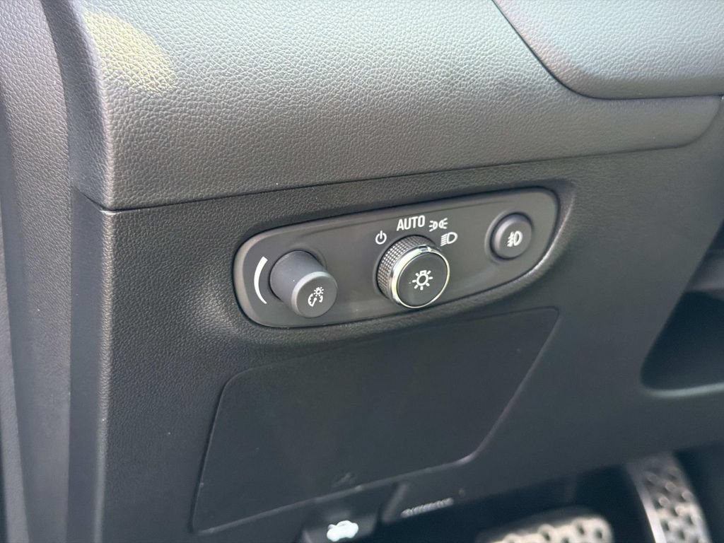 Used 2023 Buick Encore GX Select w/ Sport Touring Package FWD image 25