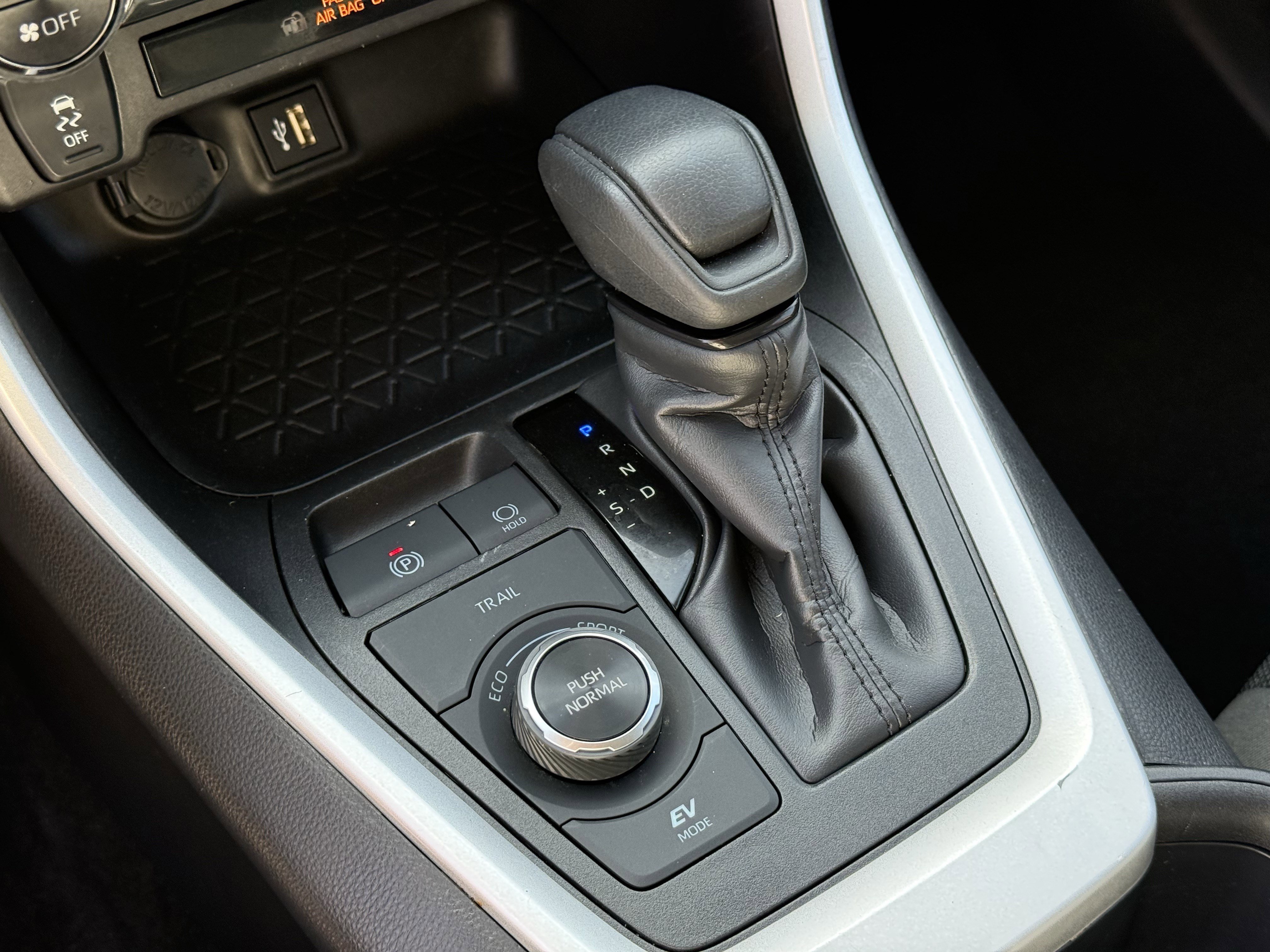 Used 2025 Toyota RAV4 LE image 24