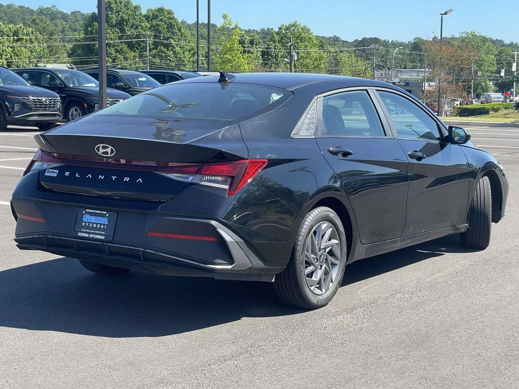 Used 2024 Hyundai Elantra SEL FWD image 3