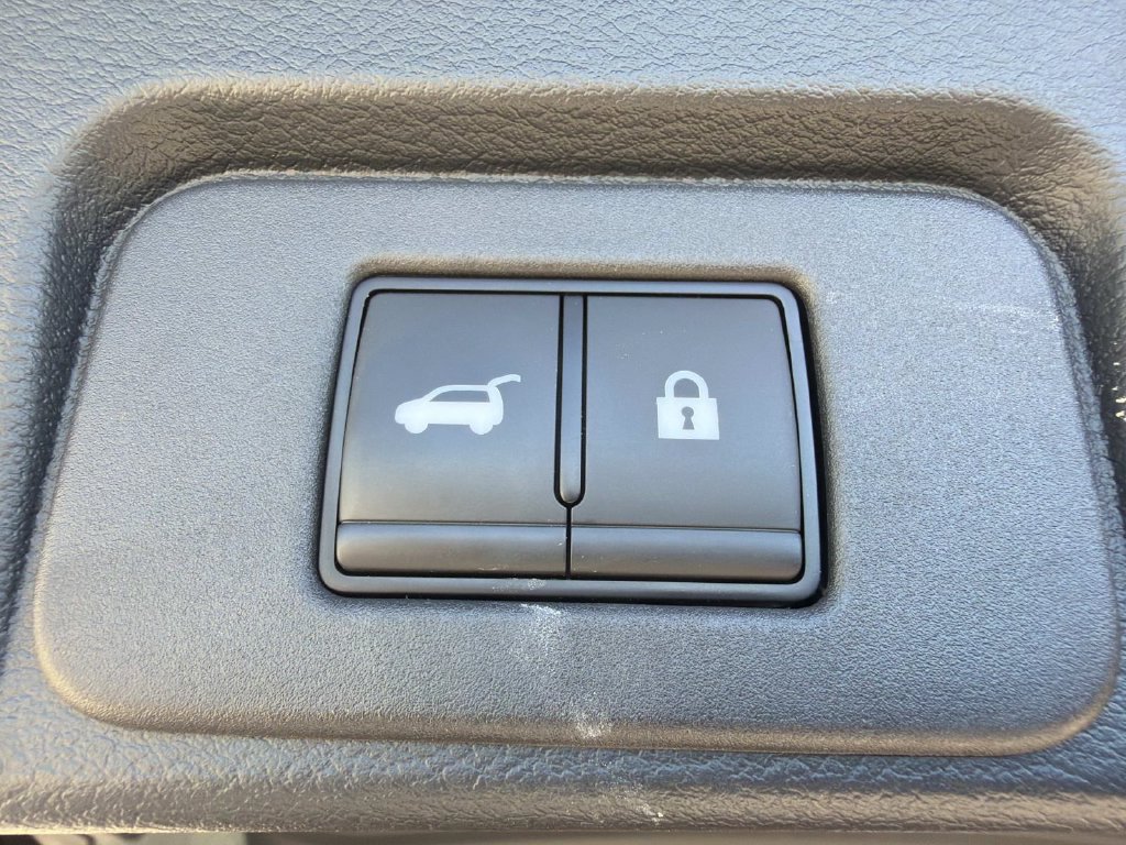 Used 2024 Nissan Rogue Platinum w/ Platinum Premium Package FWD image 16