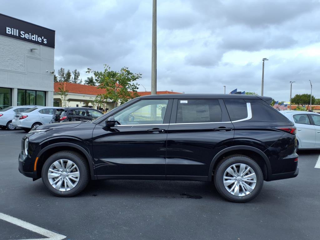 New 2025 Mitsubishi Outlander ES image 2