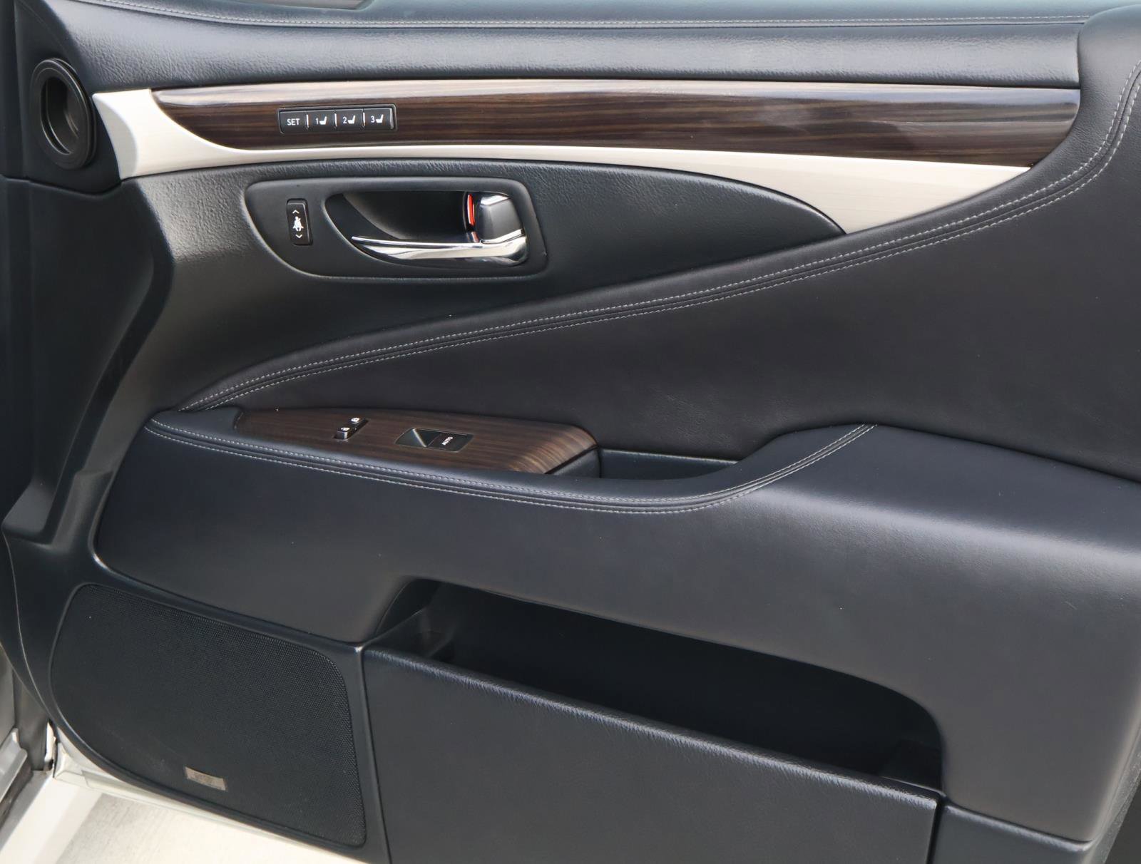 Used 2013 Lexus LS 460 L w/ Preferred Accessory Package image 17