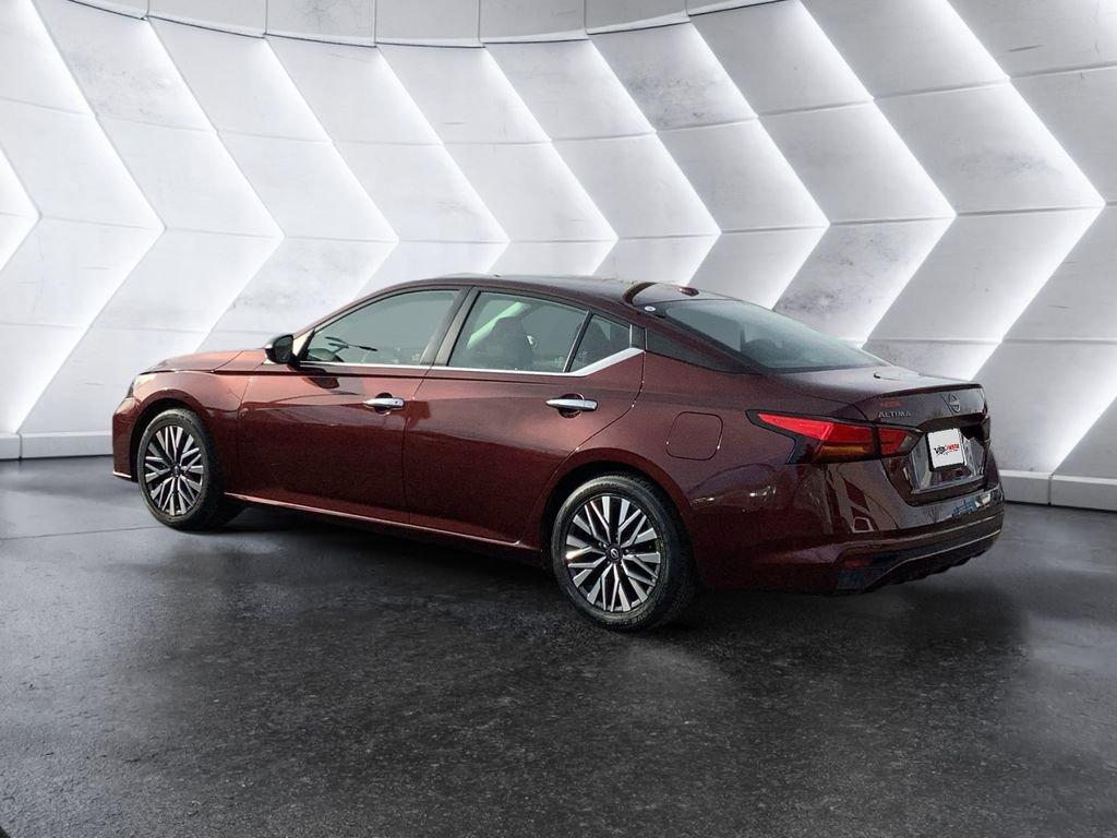 Used 2024 Nissan Altima 2.5 SV image 6