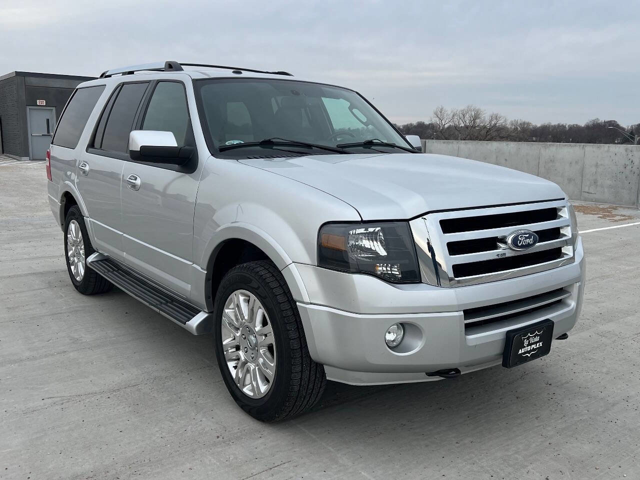 Used 2011 Ford Expedition Limited image 3