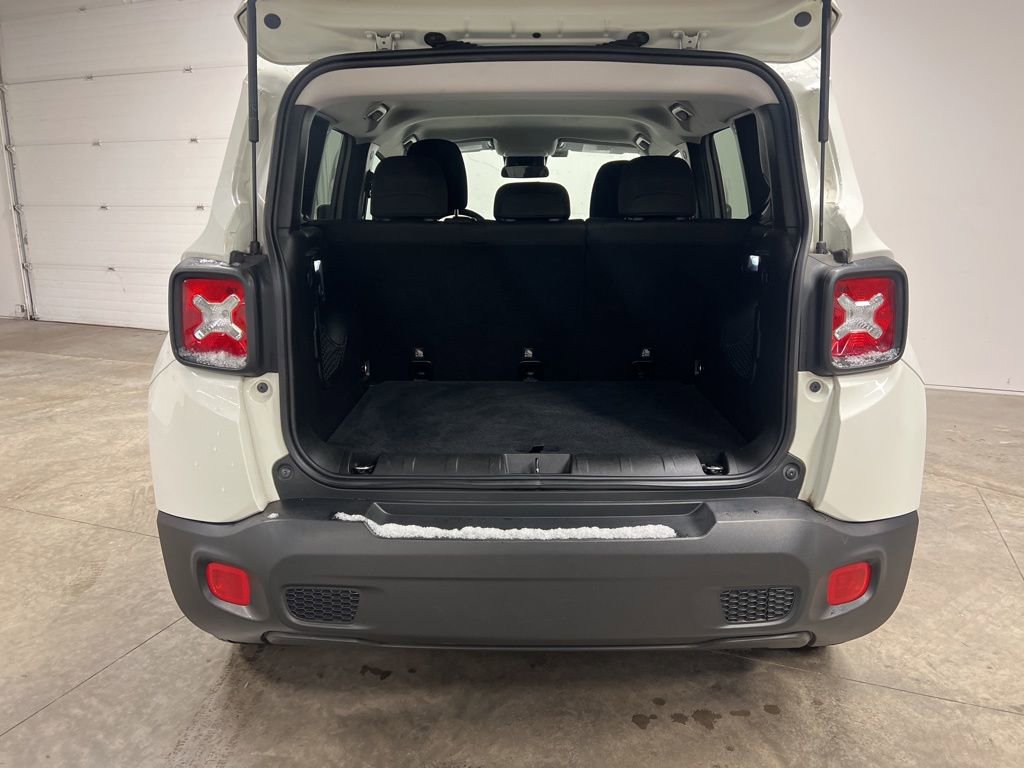 Used 2017 Jeep Renegade Latitude image 6
