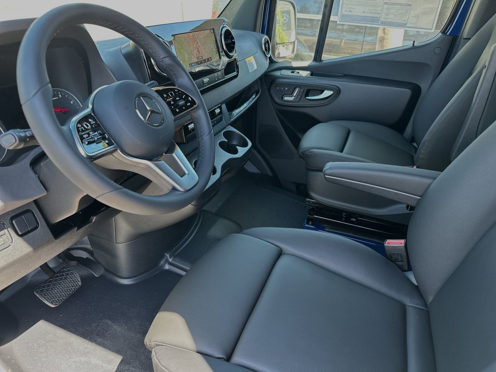 Used 2024 Mercedes-Benz Sprinter 2500 image 10