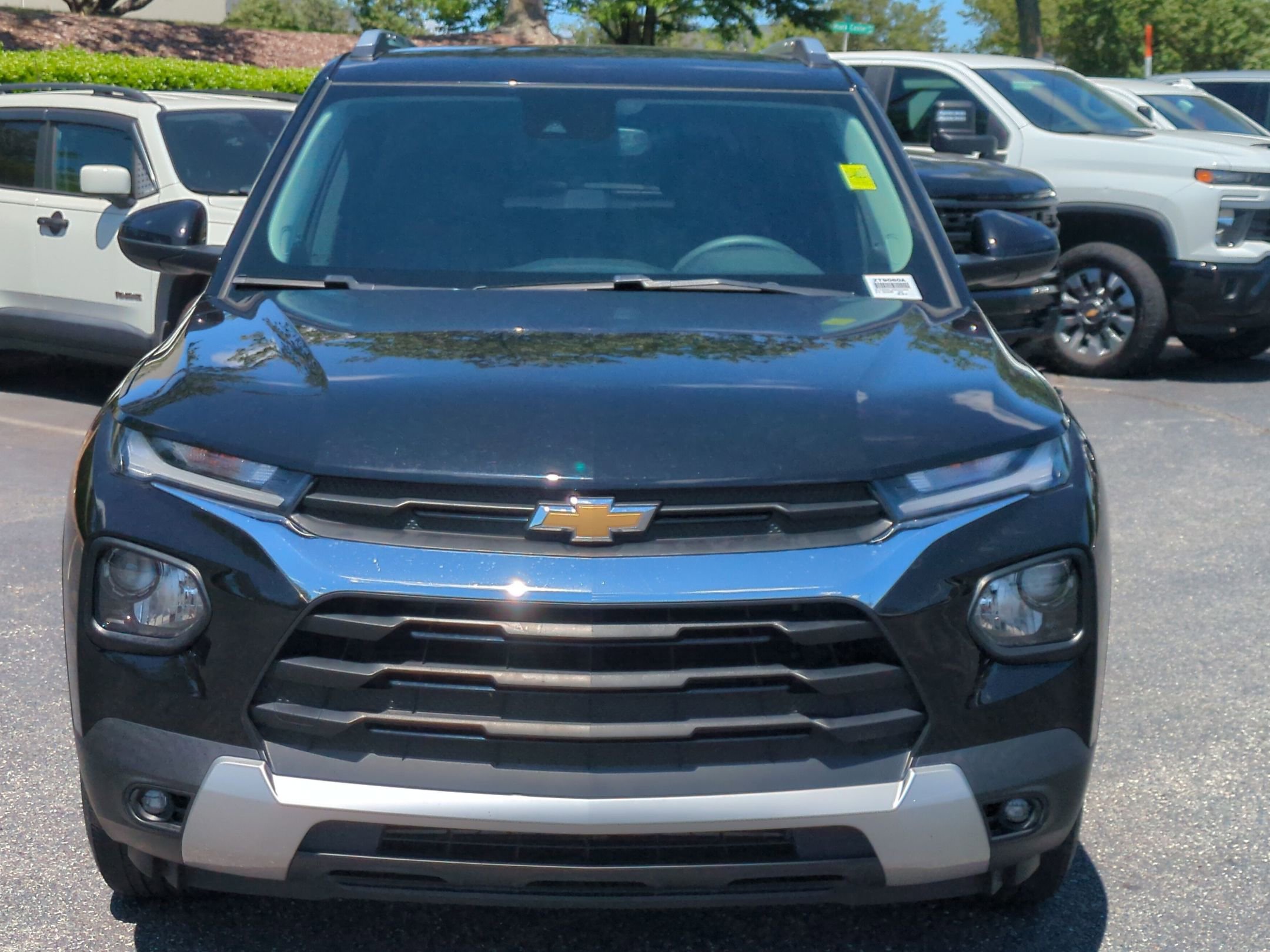 Used 2023 Chevrolet TrailBlazer LT w/ Convenience Package AWD/4WD image 3